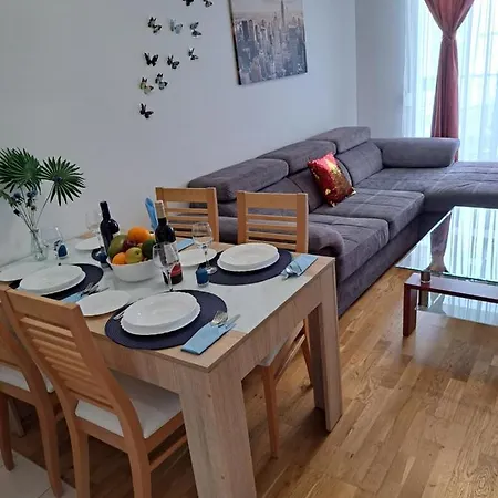 Mariposa, With Balcony, Private Parking In The Garage, Near The Biggest Shopping Center Mall Of Daire Split