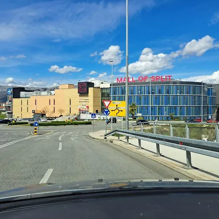 Mariposa, With Balcony, Private Parking In The Garage, Near The Biggest Shopping Center Mall Of * Split