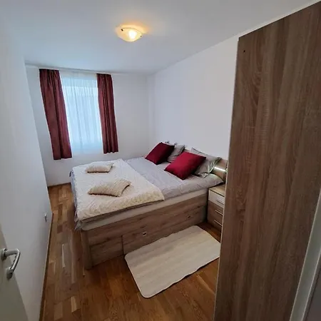 Daire Mariposa, With Balcony, Private Parking In The Garage, Near The Biggest Shopping Center Mall Of