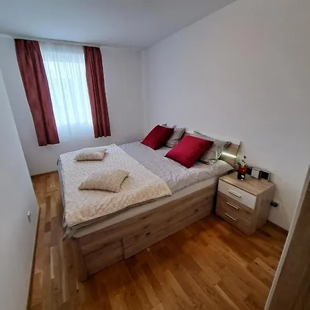 Daire Mariposa, With Balcony, Private Parking In The Garage, Near The Biggest Shopping Center Mall Of *
